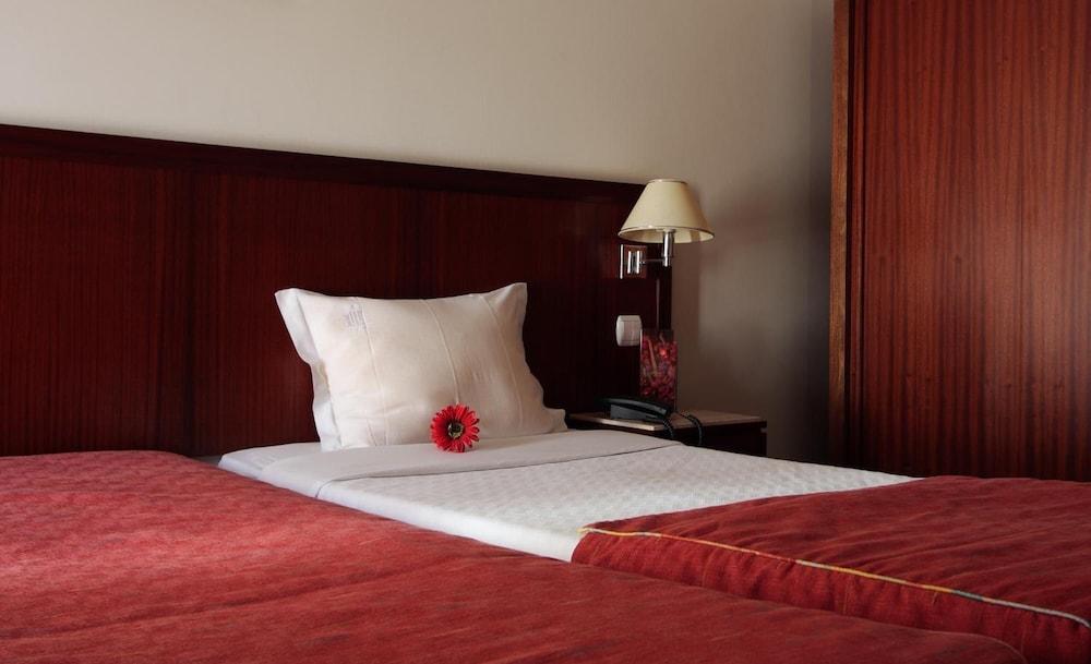 Galeria Suite Hotel Aveiro Exterior photo
